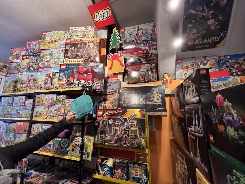 WAH Sp. z o.o. Zabawki Lego, Mattell