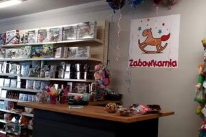 ZABAWKARNIA. Zabawki, artykuły niemowlęce, odzież, artykuły papiernicze.